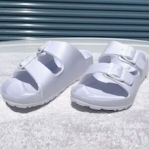 Sandals . Double Strap . Size: 7M . Portland